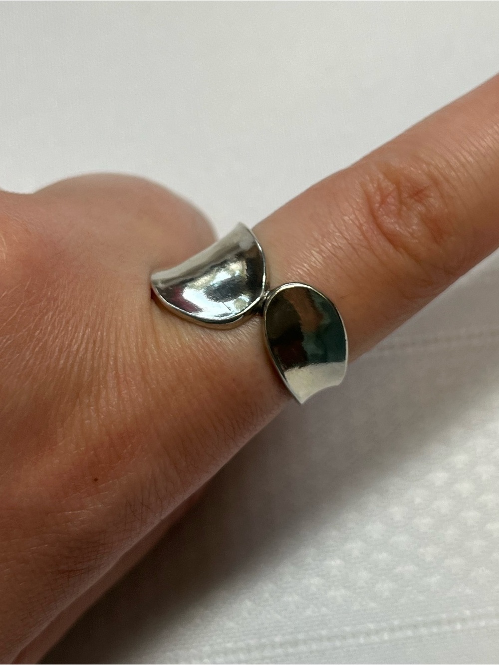 Silpada "Keep in Touch" Sterling Silver Wrap Ring (Style R359)
925. Size 8